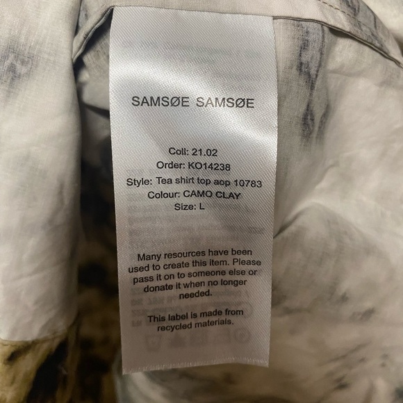 New SAMSOE SAMSOE Oversized
Sleeveless Button Down Shirt
Camo vest - Picture 6 of 11